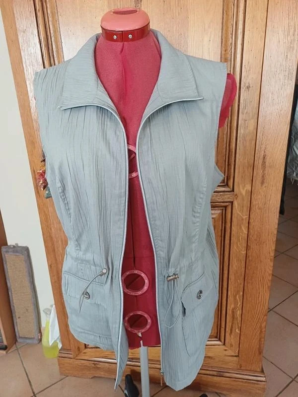 Chaqueta sin mangas gris talla 46 – photo 4
